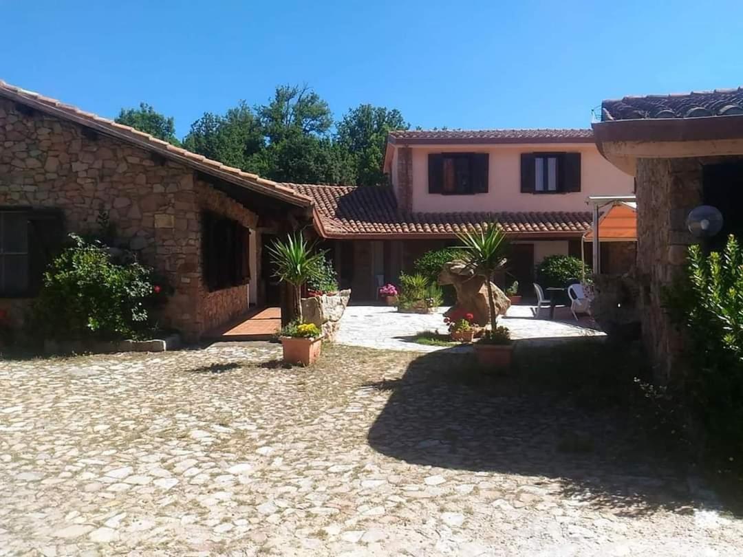 Hotel Il Nido Dell'Aquila Villanova Strisaili エクステリア 写真